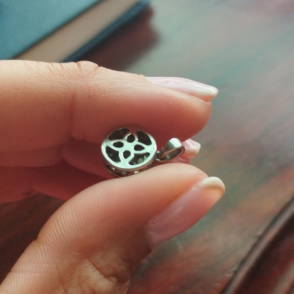 Genuine Diamond and Silver Necklace Pendant. - Picture 2 of 4